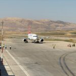 Çalışmalar bitti, havalimanı yeniden açıldı. İlk uçak İstanbul’dan geldi