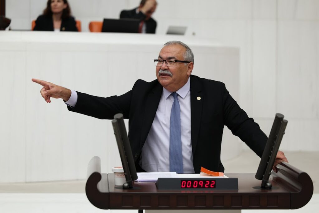 yeni-partili-bulbul-mersindeki-operasyonda-bir-kadinin-goruntulerini-tbmmye-tasidi-i9rUqvcF